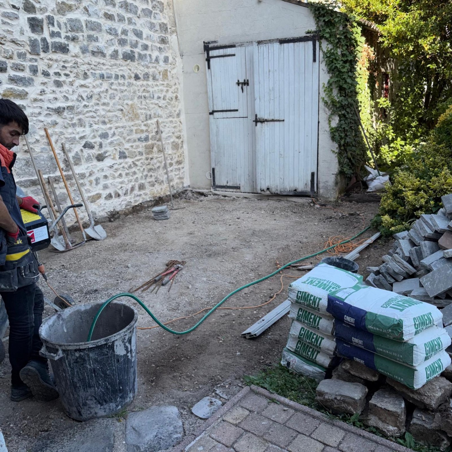 Allée en pavés multicolores
